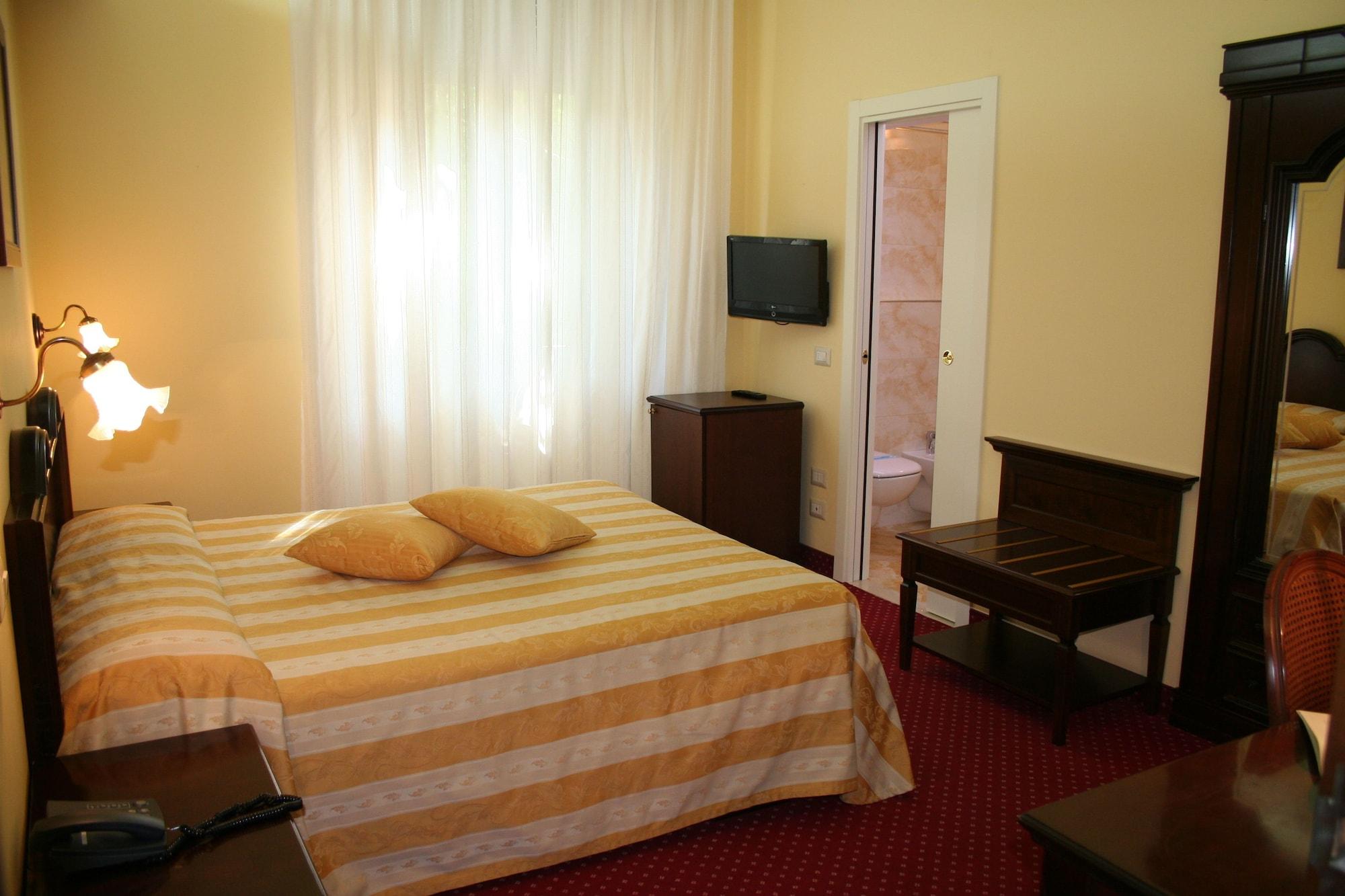 Hotel Milano Helvetia - In Centro Con Piscina Риччоне Екстер'єр фото