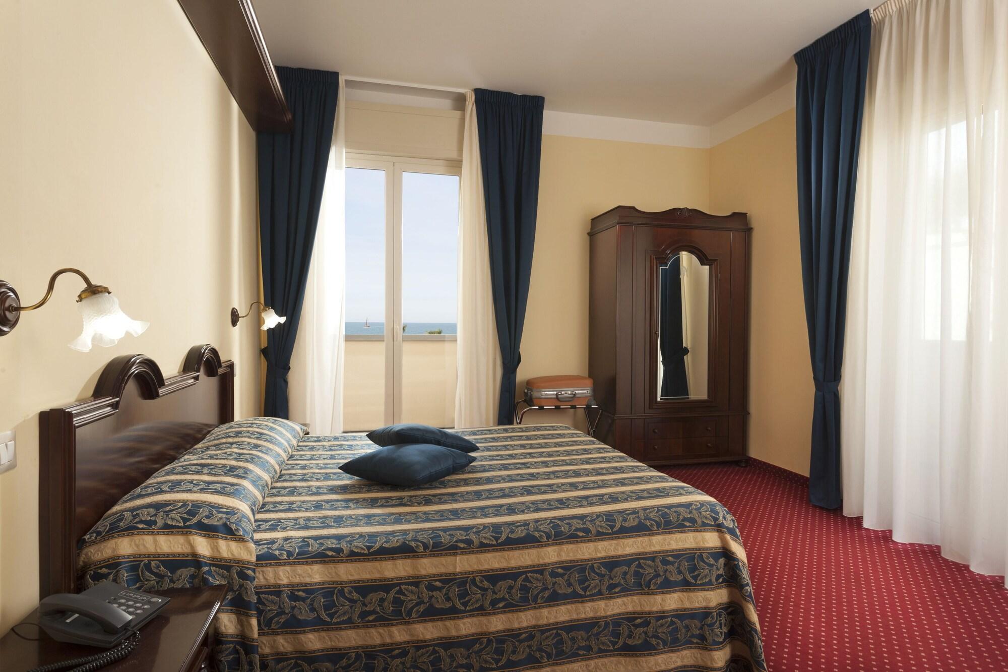 Hotel Milano Helvetia - In Centro Con Piscina Риччоне Екстер'єр фото