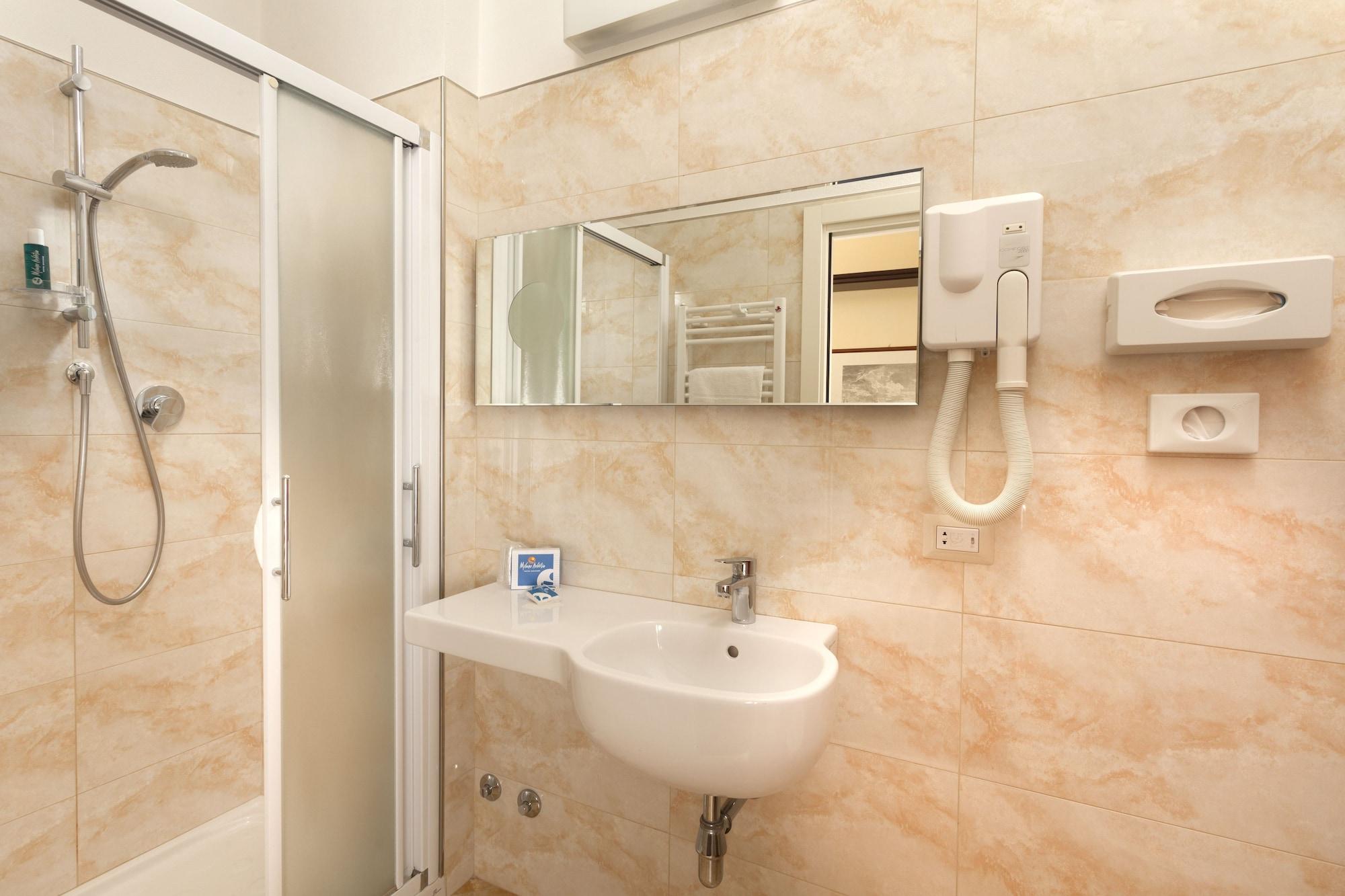 Hotel Milano Helvetia - In Centro Con Piscina Риччоне Екстер'єр фото