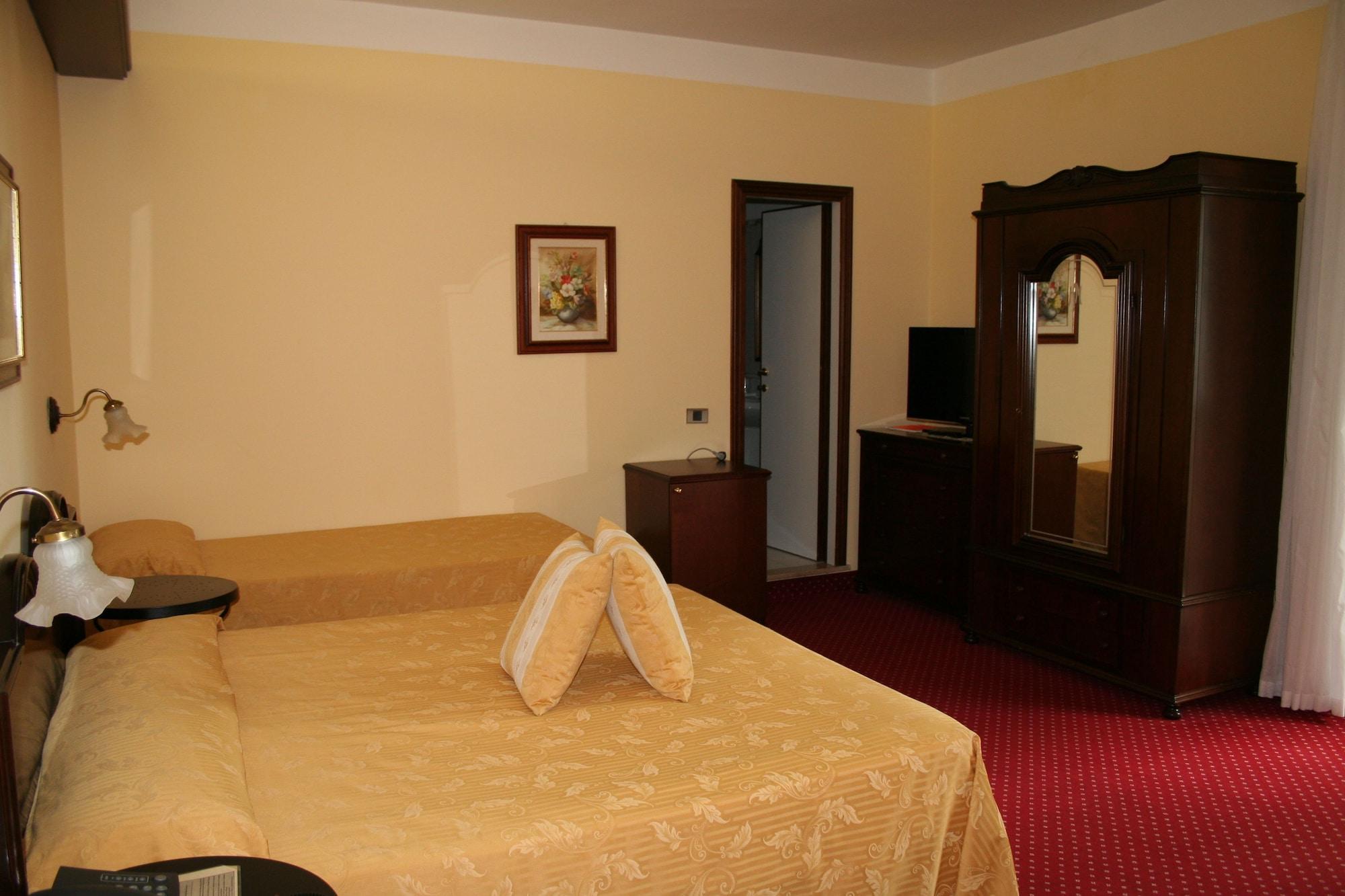 Hotel Milano Helvetia - In Centro Con Piscina Риччоне Екстер'єр фото
