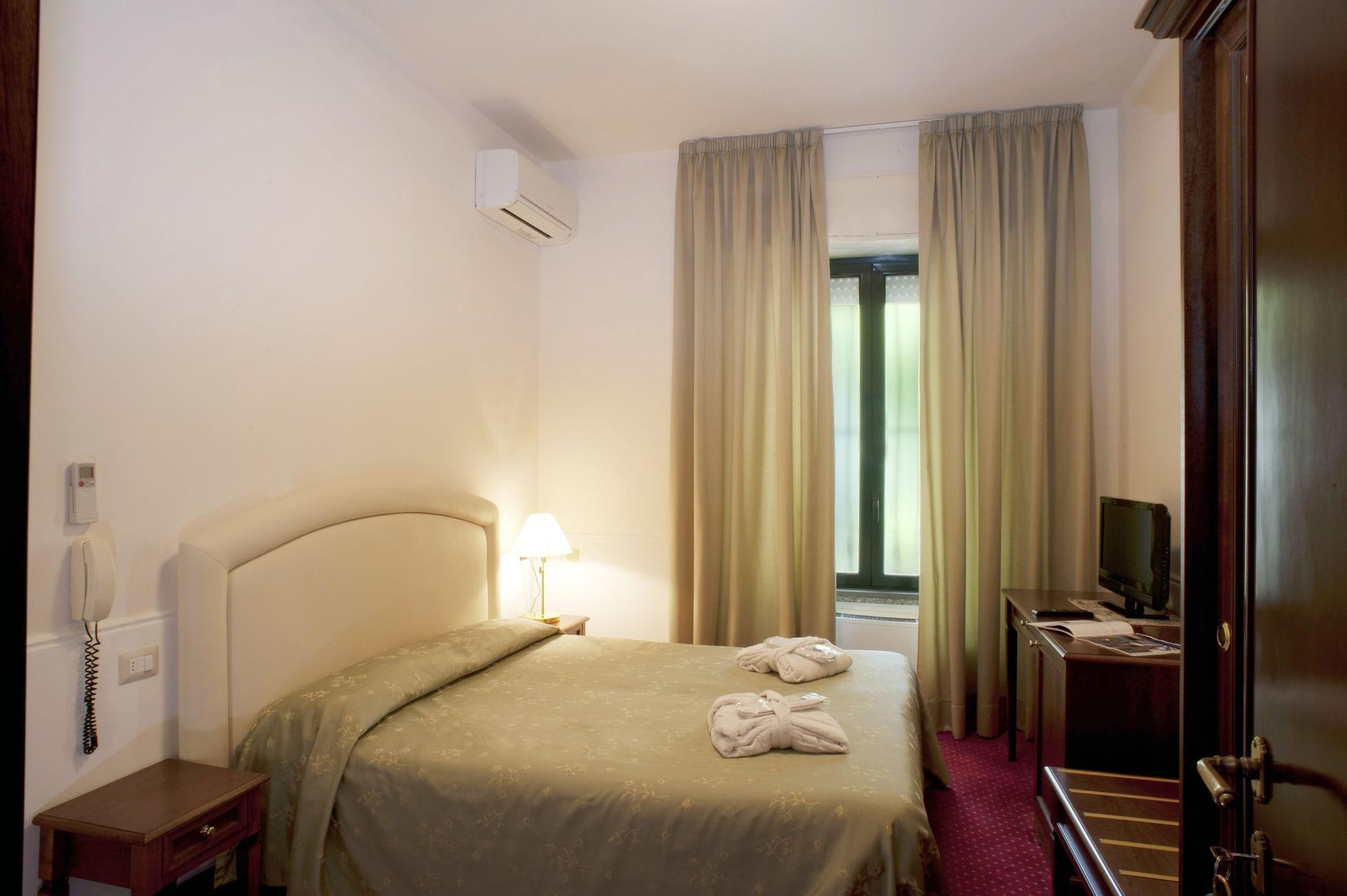 Hotel Milano Helvetia - In Centro Con Piscina Риччоне Екстер'єр фото
