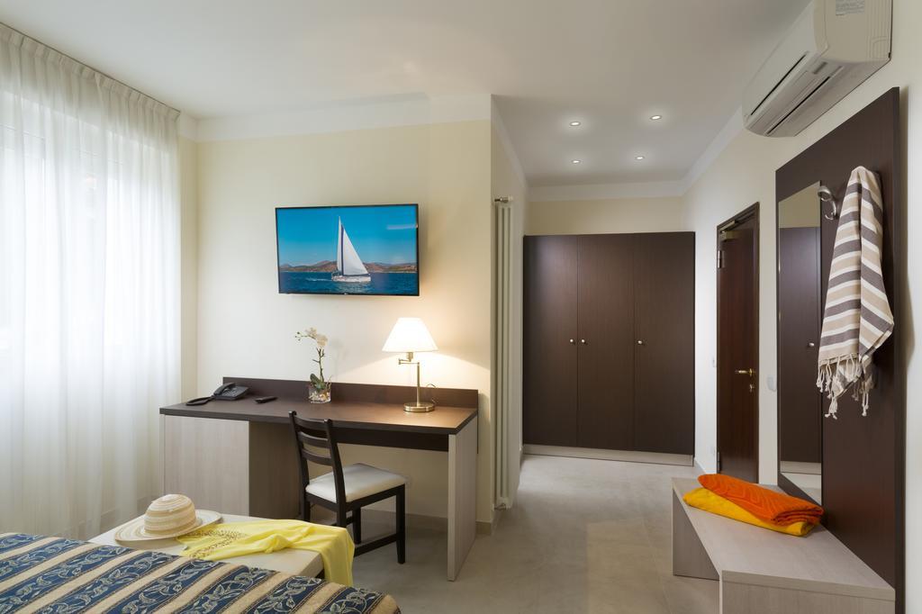 Hotel Milano Helvetia - In Centro Con Piscina Риччоне Екстер'єр фото