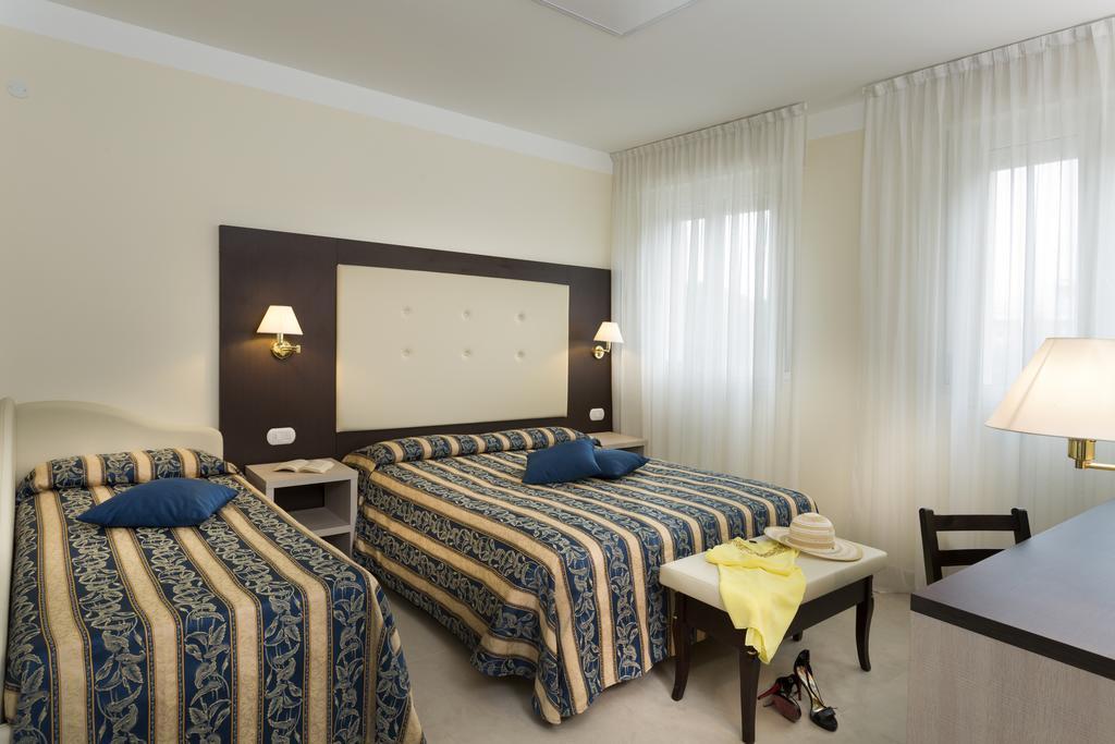 Hotel Milano Helvetia - In Centro Con Piscina Риччоне Екстер'єр фото