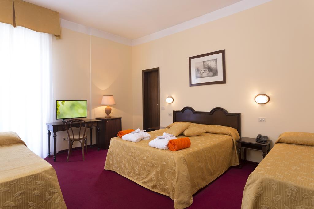 Hotel Milano Helvetia - In Centro Con Piscina Риччоне Екстер'єр фото