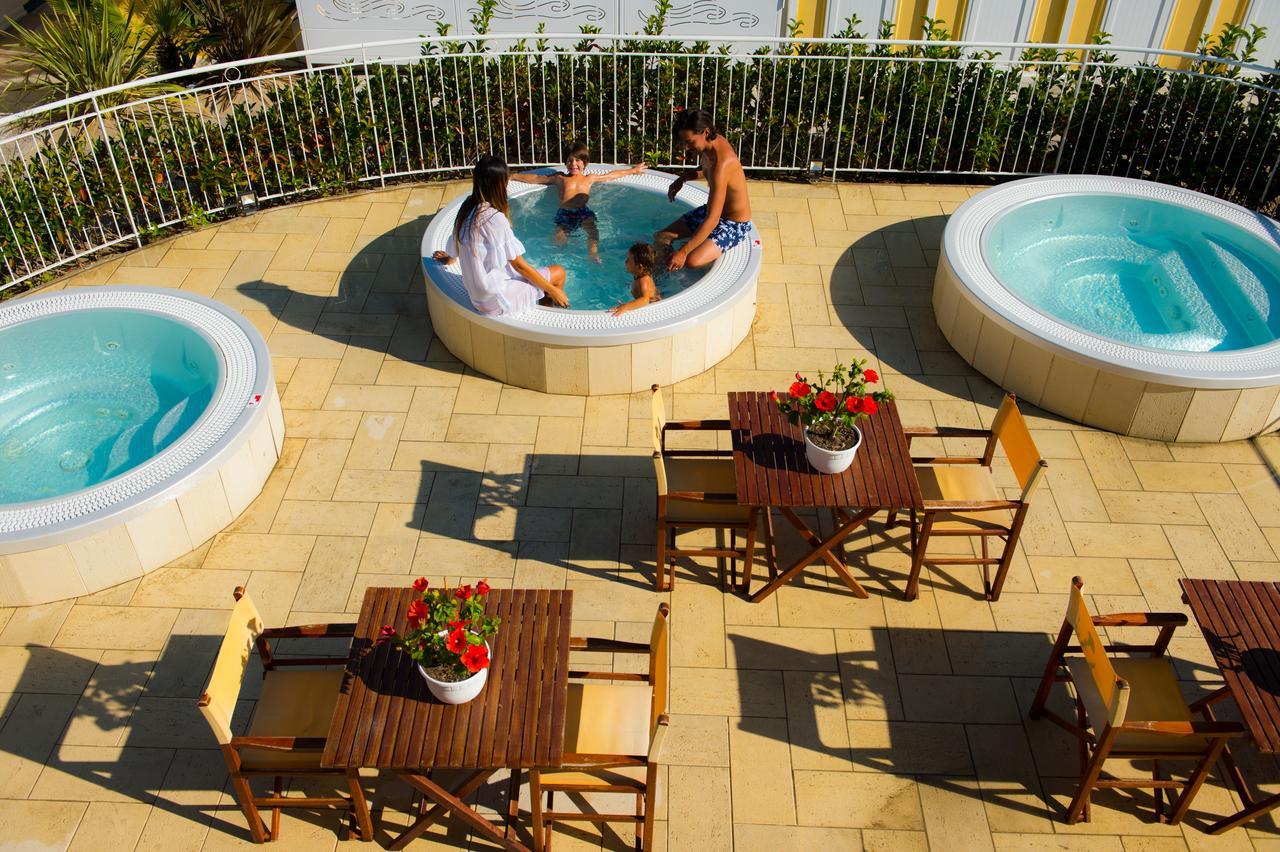 Hotel Milano Helvetia - In Centro Con Piscina Риччоне Екстер'єр фото