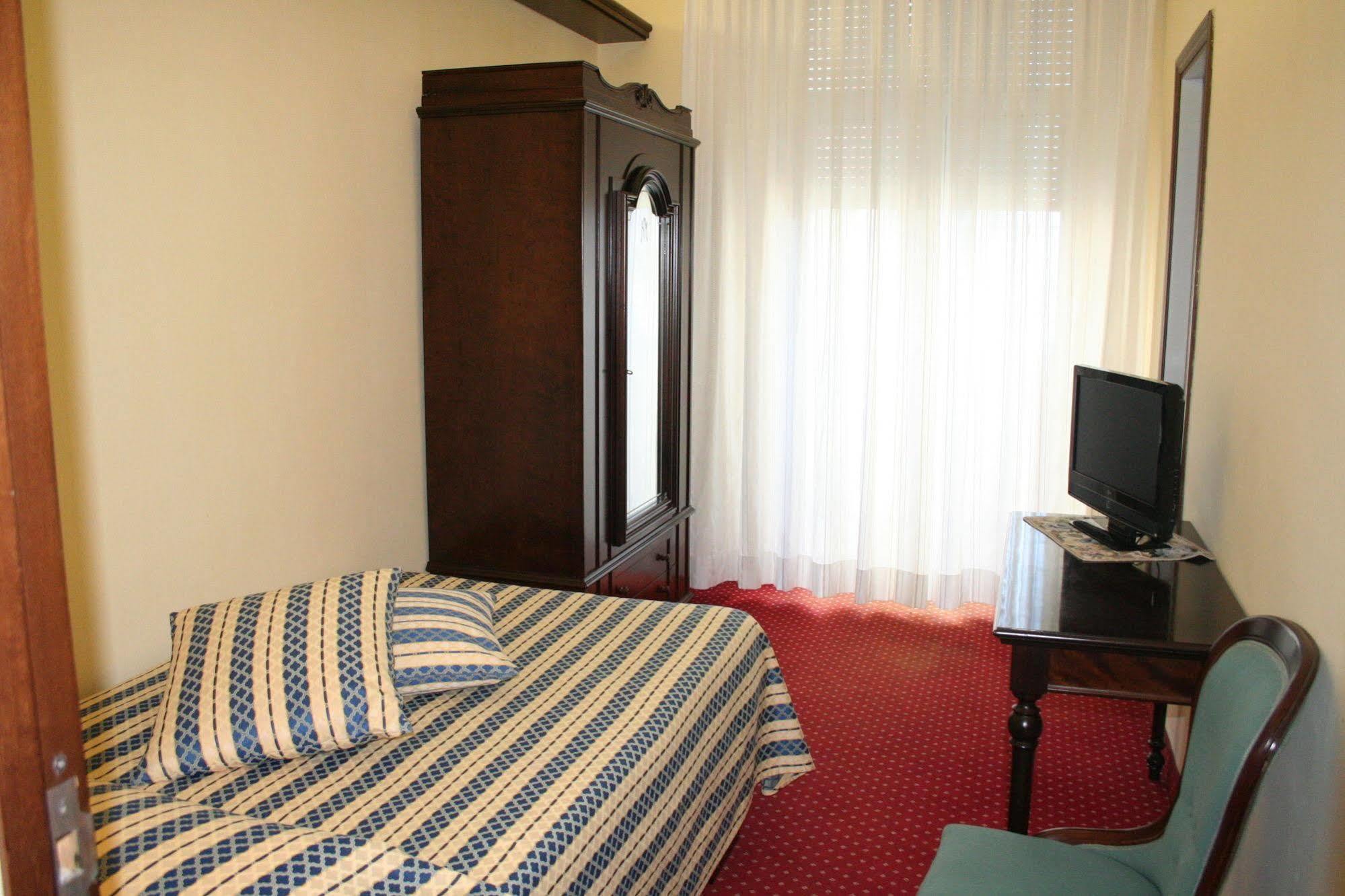 Hotel Milano Helvetia - In Centro Con Piscina Риччоне Екстер'єр фото